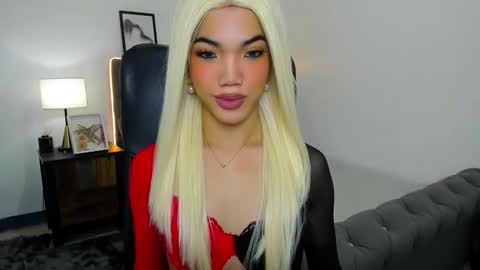 Snapshot of naughtyvixennova chatting on 10-13-25, 04:34 Cassie online show from 10-13-25, 04:34