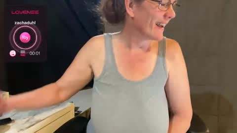 Snapshot of naughtywifenxtdoor chatting on 10-05-25, 01:53 Naughty Wife Next Dor online show from 10-05-25, 01:53