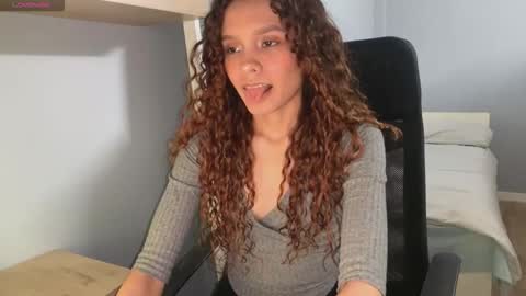 Arantxa online show from 12-17-25, 04:35