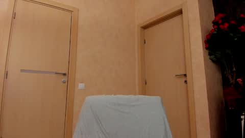 Eliza online show from 04-19-26, 06:07