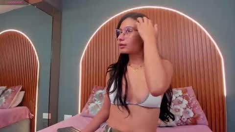 Naye  online show from 11-21-25, 04:33