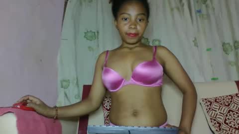 Snapshot of nayrah12 chatting on 11-22-25, 07:24 nayrah12 online show from 11-22-25, 07:24