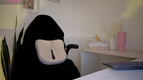 Hellen online show from 07-13-26, 07:49