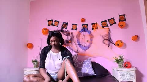 Snapshot of nehandaclarck_ chatting on 10-10-25, 10:20 Nehanda online show from 10-10-25, 10:20