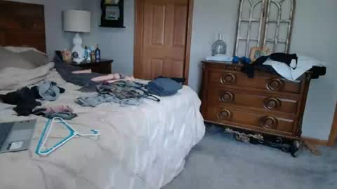 NEIGHBORGUY4U online show from 06-26-26, 09:08