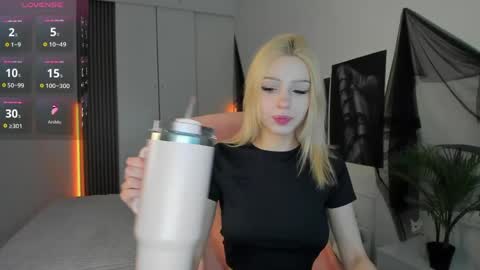 Ela  online show from 04-07-26, 01:44