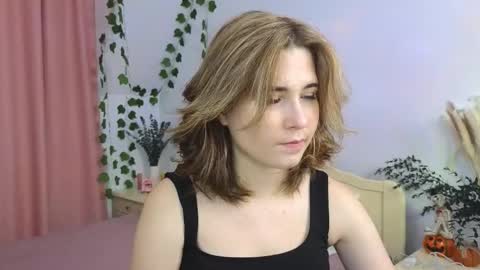 Snapshot of nellie_moans chatting on 11-21-25, 04:49 Nellie online show from 11-21-25, 04:49