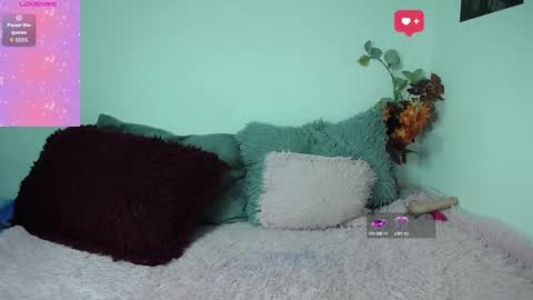 Snapshot of nenaa_stg chatting on 10-23-25, 03:06 Sol Stg online show from 10-23-25, 03:06