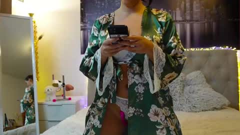 Nenette online show from 05-15-26, 05:42