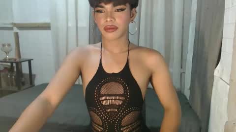 neomi online show from 09-28-25, 01:05