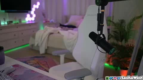 Snapshot of neomotoko chatting on 11-18-25, 02:21 Sasha West online show from 11-18-25, 02:21