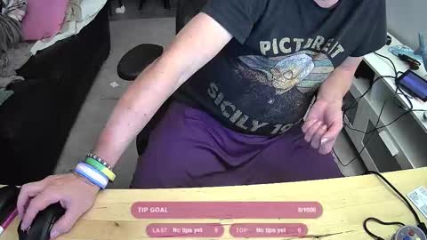 Neon online show from 09-16-25, 04:46