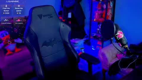 Neon online show from 06-18-26, 08:02