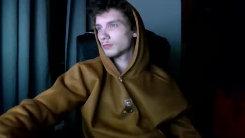 Snapshot of nephew_p chatting on 03-09-26, 01:31 nephew_p online show from 03-09-26, 01:31