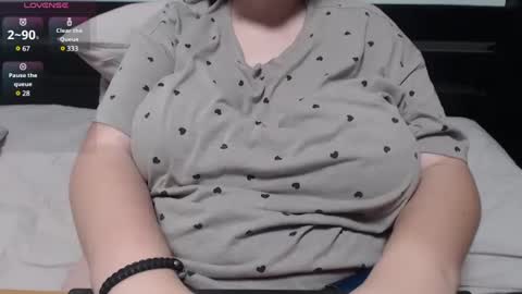 Snapshot of nerdykim chatting on 01-17-25, 10:12 Nika online show from 01-17-25, 10:12