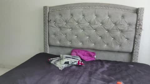 nesuko_kamado online show from 12-19-25, 04:47