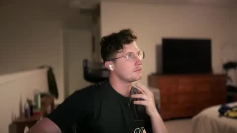 Snapshot of netflixhumanicorn chatting on 12-28-24, 03:15 RyRy online show from 12-28-24, 03:15