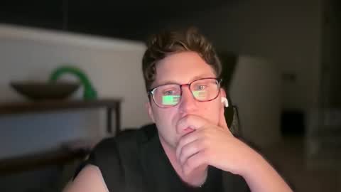 Snapshot of netflixhumanicorn chatting on 12-28-24, 01:59 RyRy online show from 12-28-24, 01:59