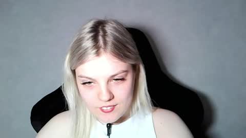 Snapshot of never_enoughh chatting on 06-12-26, 03:44 never_enoughh online show from 06-12-26, 03:44