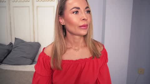 new dee online show from 02-26-25, 09:21