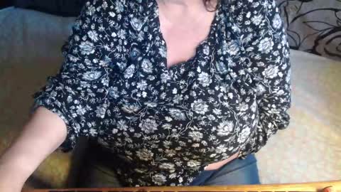 Lilly  online show from 05-13-26, 03:37