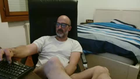 Snapshot of new_simi_74 chatting on 05-01-26, 04:17 simi online show from 05-01-26, 04:17