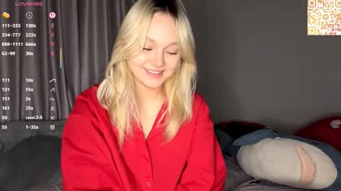 Snapshot of new_wave_chloe chatting on 01-08-26, 10:56 Chloe online show from 01-08-26, 10:56