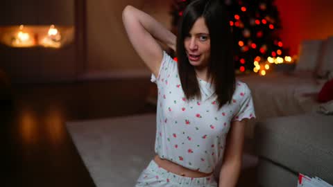 newchloe18 online show from 12-15-25, 08:02