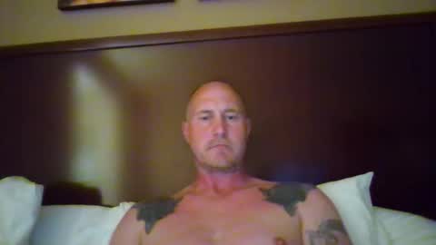 Snapshot of newportman1030 chatting on 06-10-26, 01:50 amandandhisgirl online show from 06-10-26, 01:50