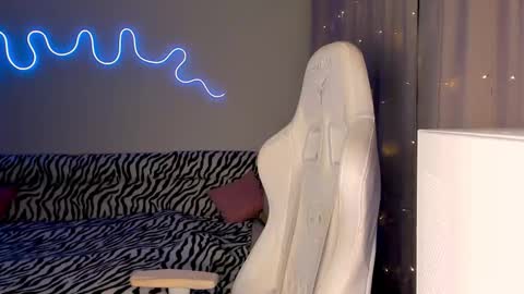 Mina online show from 12-01-25, 01:16