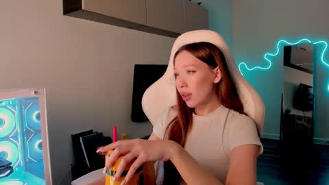 Mina online show from 03-04-26, 07:25