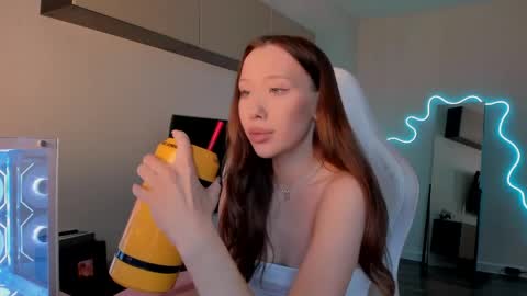 Mina online show from 05-05-26, 07:49