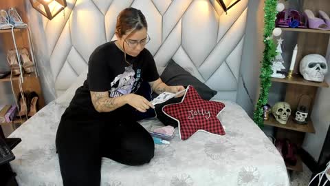 Milena online show from 01-14-25, 01:49