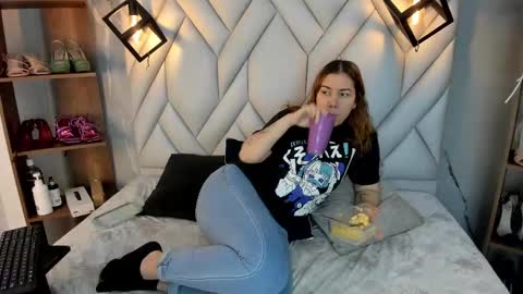 Milena online show from 03-05-25, 02:01