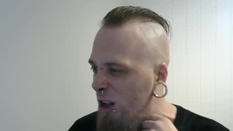 Snapshot of nezvers chatting on 02-10-25, 06:56 YouPick online show from 02-10-25, 06:56