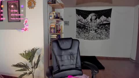 Snapshot of nia_blaze chatting on 02-13-25, 07:10 Nia online show from 02-13-25, 07:10