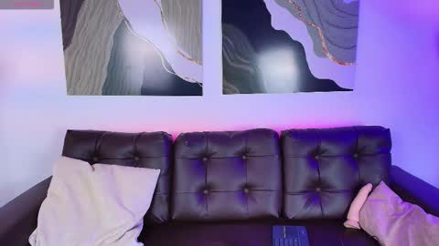 Nia Blum online show from 11-19-25, 03:17