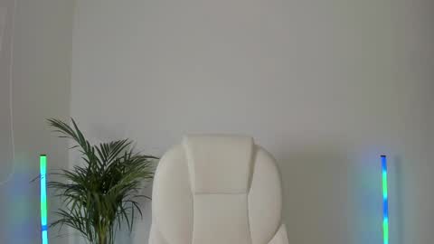 Nia online show from 03-10-25, 01:21