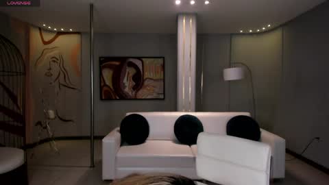 SQUIRTER DOLL    online show from 04-03-26, 07:45