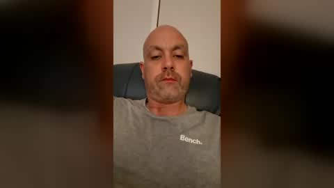 Snapshot of niallob chatting on 08-03-26, 12:53 niallob online show from 08-03-26, 12:53