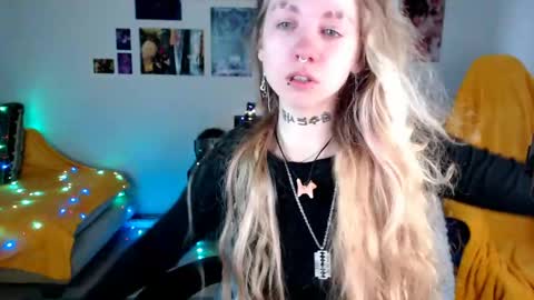 nica_kawaii online show from 04-15-26, 02:24