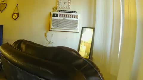 Snapshot of niccibaby chatting on 10-29-25, 10:11 Nicci babyyy online show from 10-29-25, 10:11