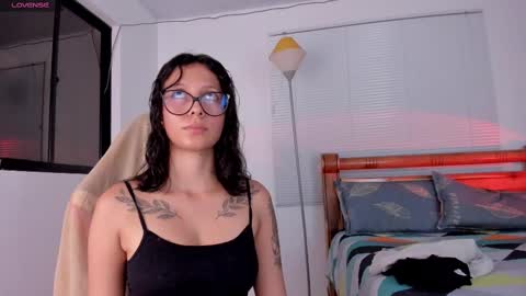 Snapshot of nice_day_ chatting on 09-20-25, 12:00 day online show from 09-20-25, 12:00