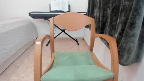 Snapshot of nicebrown chatting on 10-28-25, 10:34 Sfora online show from 10-28-25, 10:34