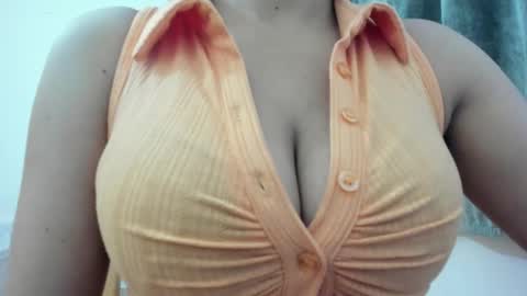 Snapshot of nicebrown chatting on 11-21-25, 05:22 Sfora online show from 11-21-25, 05:22