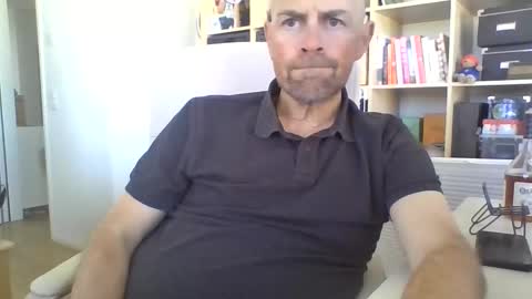 Snapshot of niceguydate chatting on 11-06-25, 01:23 niceguydate online show from 11-06-25, 01:23