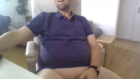 Snapshot of niceguydate chatting on 11-08-25, 10:59 niceguydate online show from 11-08-25, 10:59