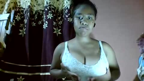 Snapshot of nicelly01 chatting on 04-09-26, 12:32 nicelly01 online show from 04-09-26, 12:32