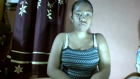 Snapshot of nicelly01 chatting on 04-11-26, 06:01 nicelly01 online show from 04-11-26, 06:01