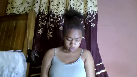 Snapshot of nicelly01 chatting on 04-26-26, 02:42 nicelly01 online show from 04-26-26, 02:42